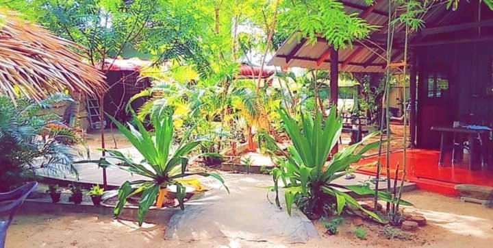 Naaval Beach Villa & Rooms Batticaloa Buitenkant foto