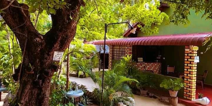 Naaval Beach Villa & Rooms Batticaloa Buitenkant foto