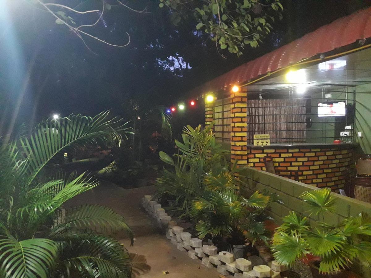 Naaval Beach Villa & Rooms Batticaloa Buitenkant foto