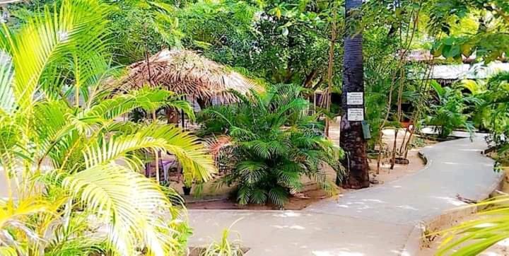 Naaval Beach Villa & Rooms Batticaloa Buitenkant foto