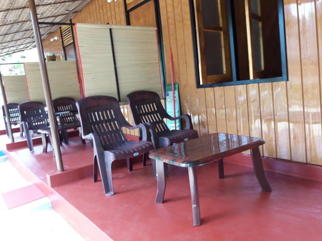 Naaval Beach Villa & Rooms Batticaloa Buitenkant foto