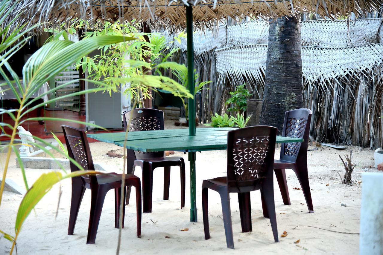 Naaval Beach Villa & Rooms Batticaloa Buitenkant foto