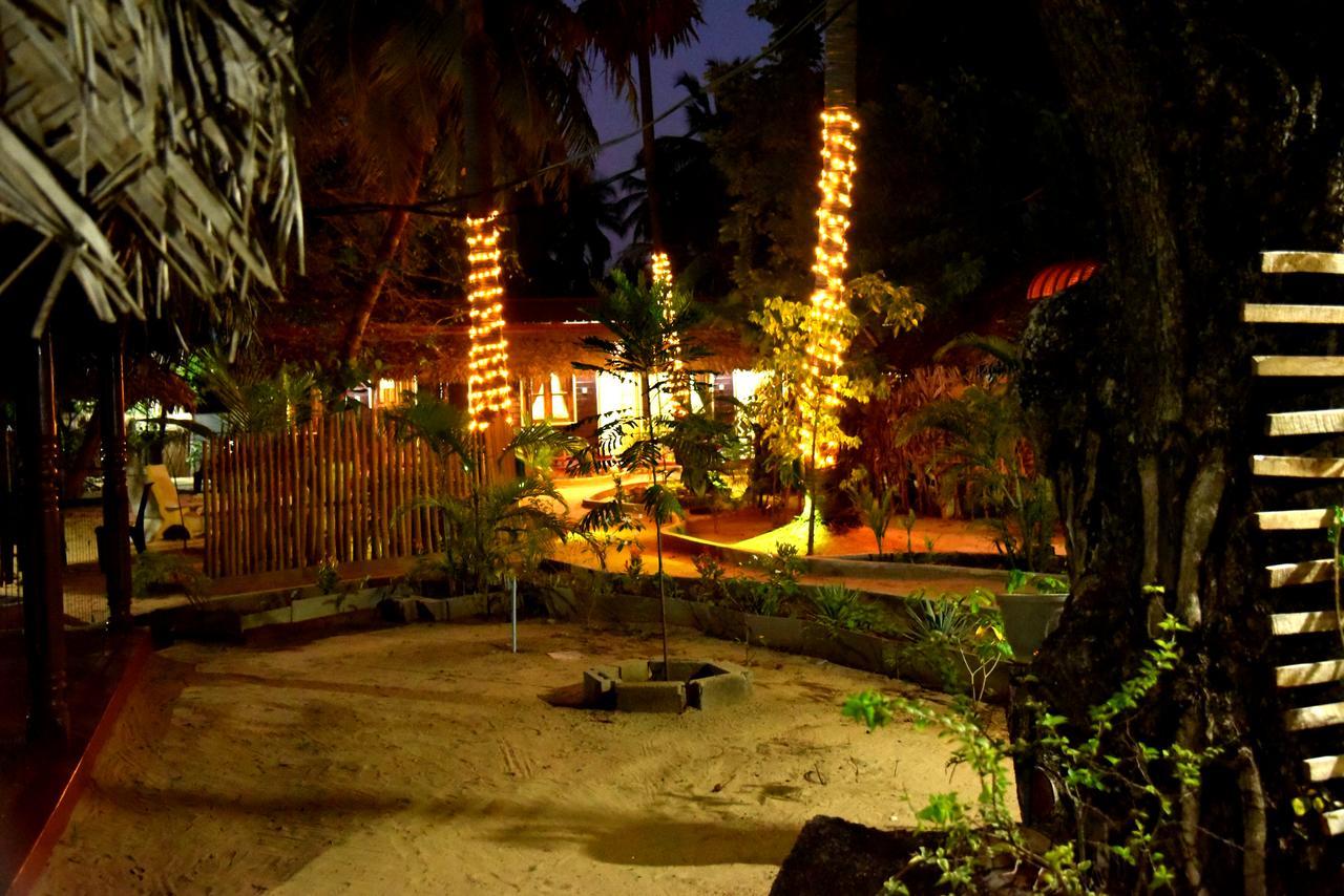 Naaval Beach Villa & Rooms Batticaloa Buitenkant foto