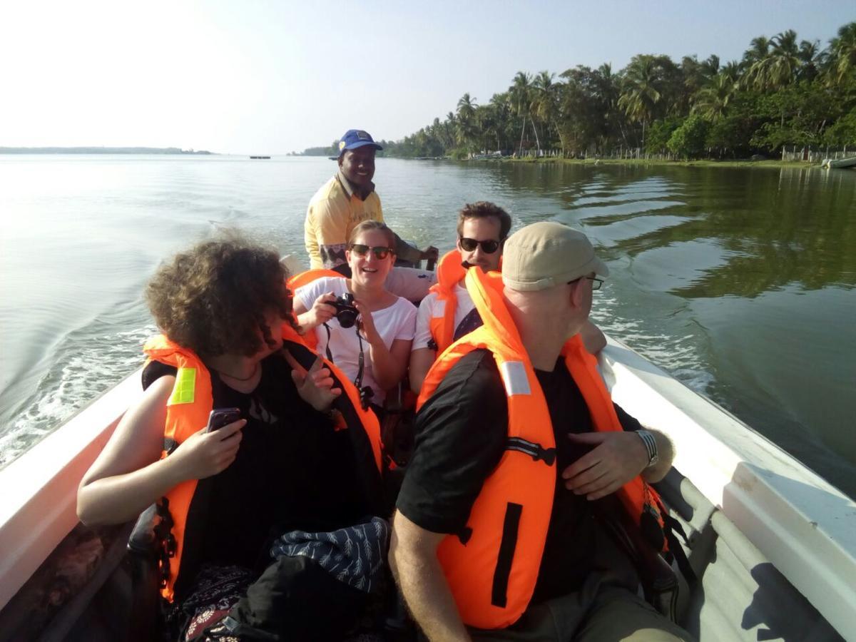Naaval Beach Villa & Rooms Batticaloa Buitenkant foto